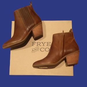 FRYE l Jacy Chelsea Boot l Size 6 l NIB